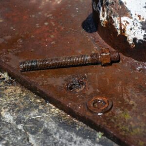 Bolt removed after loosening nut with Transyl Bolt removed after loosening nut with Transyl