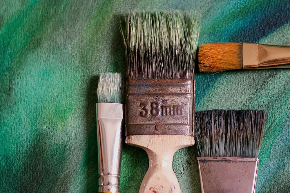 Various sizes of paint brushes