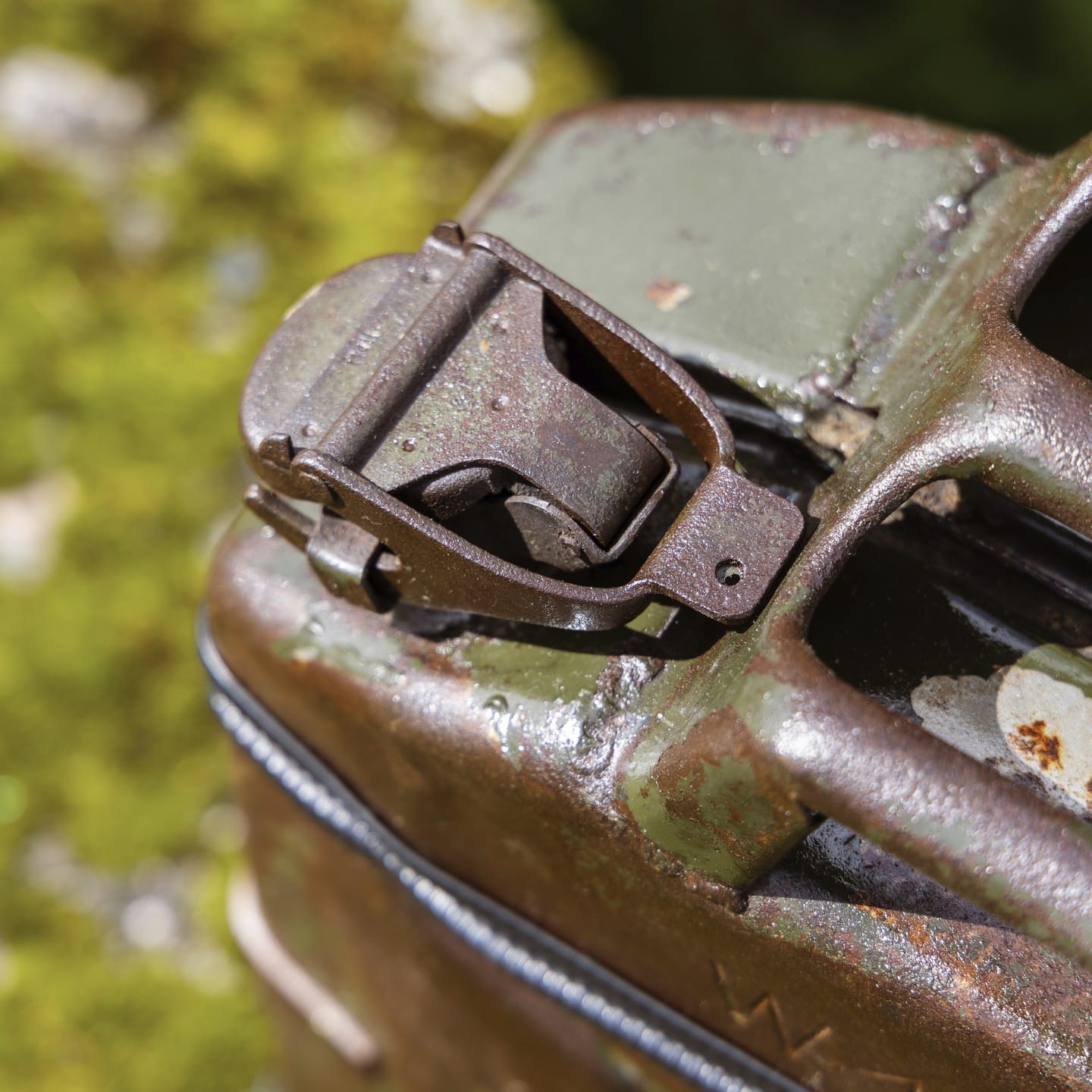 close up of jerrycan by Glenguardian